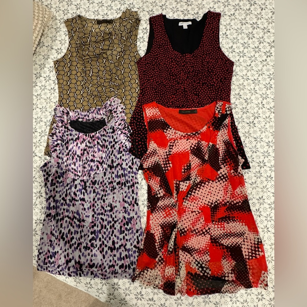 Pre owned in great condition tops set of 4 Small